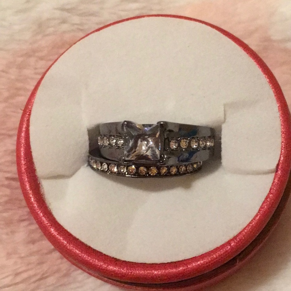 Jewelry - Picture 5 of 8